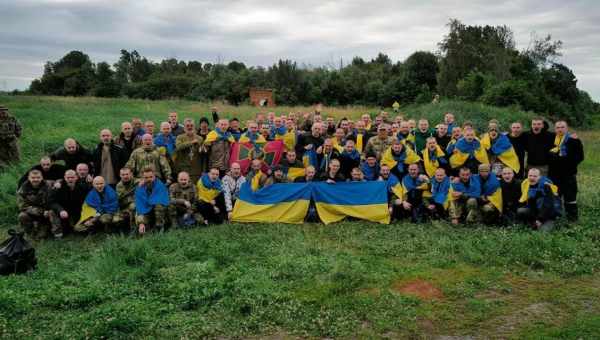 Народжені в неволі монархи не летять на південь